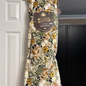 Oversized Cozy Throw Blanket – 60” x 70”